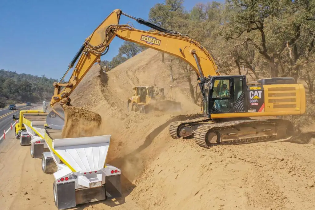 Ghilotti excavator at work on the Highway 29 project in Napa